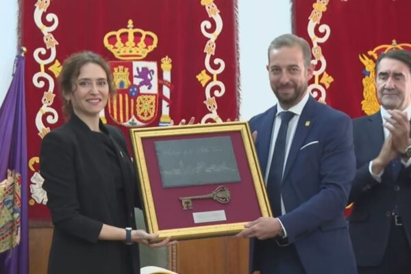 Madrid rinde tributo a Isabel Díaz Ayuso como Dama de Honor en Ávila