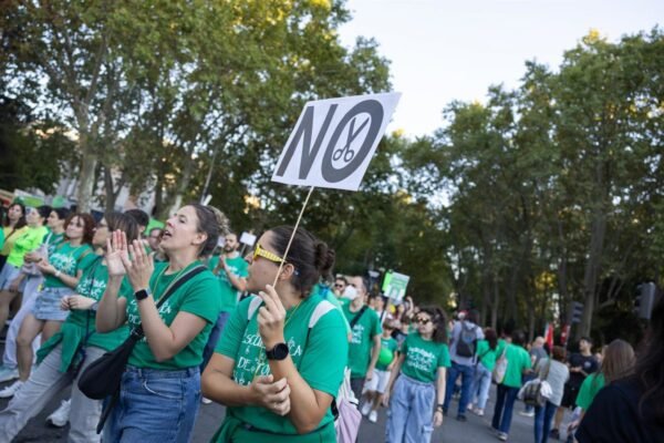 Madrid se moviliza con la 'marea verde' en su tercera jornada de huelga educativa