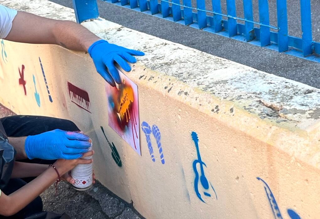 Madrid se une a la creatividad escolar con el mural del colegio Cristóbal Colón
