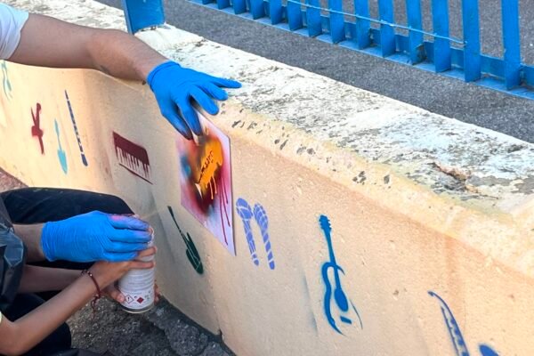 Madrid se une a la creatividad escolar con el mural del colegio Cristóbal Colón