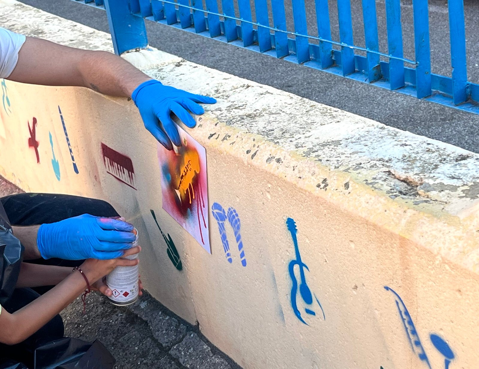 Madrid se une a la creatividad escolar con el mural del colegio Cristóbal Colón