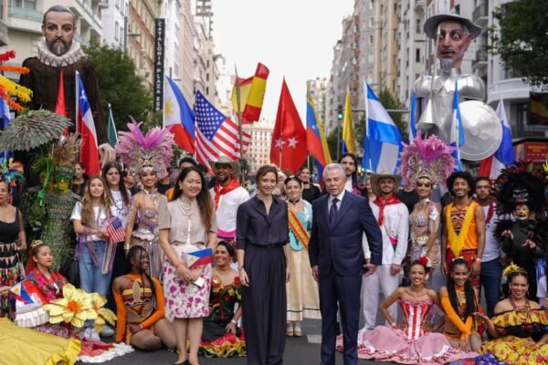 Madrid se vuelca con la Cabalgata de Hispanidad 2026 y celebra la diversidad cultural
