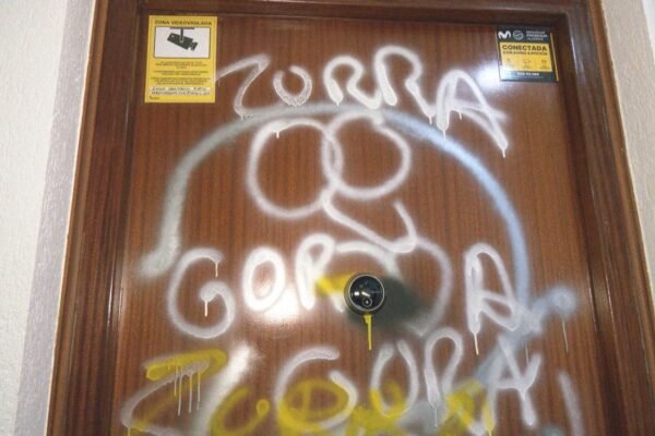 Terror en Retiro: vecinos sufren amenazas y vandalismo por disputa vecinal