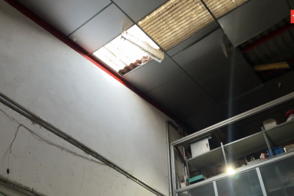 Un trabajador en estado crítico tras caer ocho metros en una nave de Coslada