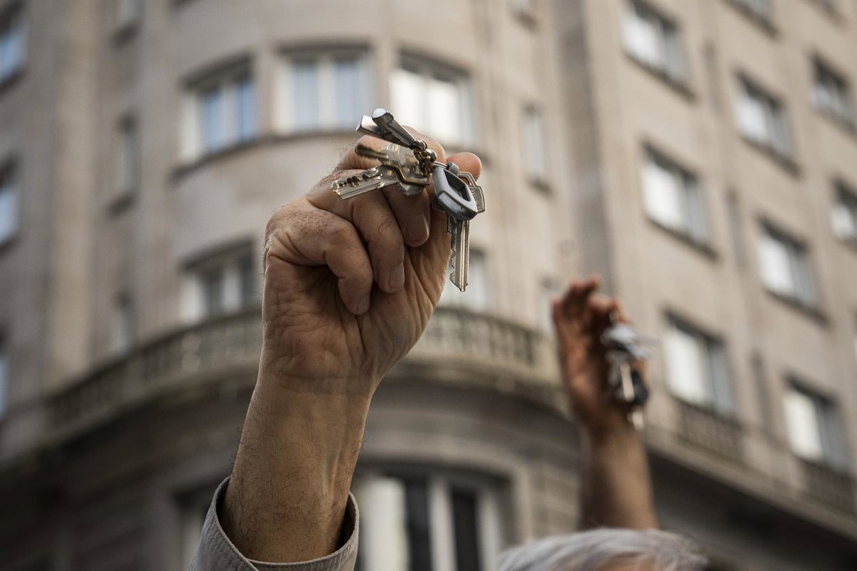 Vecinos de Ermita del Santo 14 se organizan para frenar desahucios y defender sus hogares